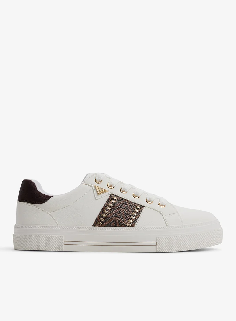 الدو Saddie Low Top Sneakers